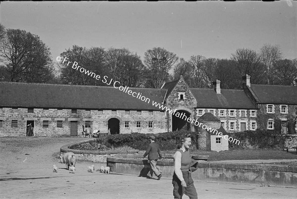 HEADFORD HOUSE  THE FARM YARD